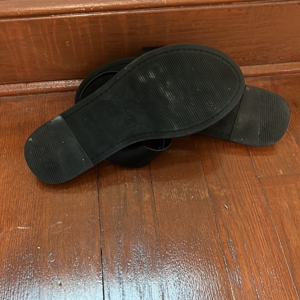 Sandals - Picture 2 of 3